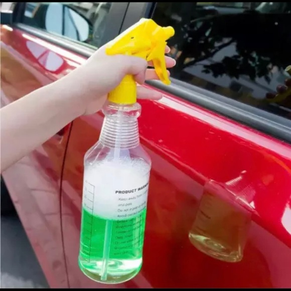 3 Pack Plastic Spray Bottles 32oz 3 Color Tops - Picture 2 of 14